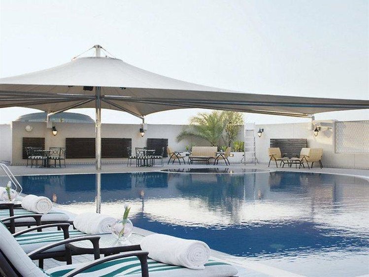 Zájezd Mövenpick Hotel & Apartments Bur Dubai ***** - S.A.E. - Dubaj / Dubaj - Bazén