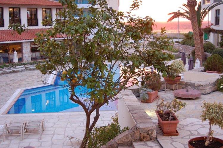 Zájezd Panareti Paphos Resort *** - Kypr / Paphos - Bazén
