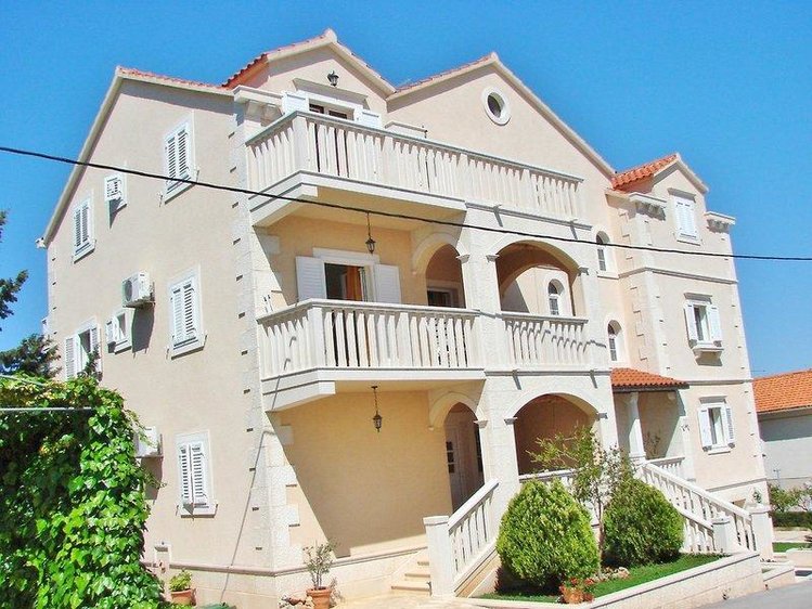 Zájezd Apartments Maria *** - Jižní Dalmácie a jiné ostrovy / Supetar - Záběry místa