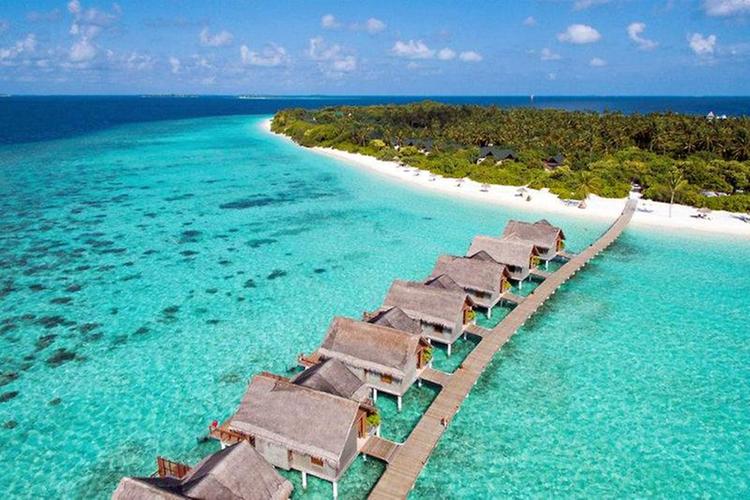 Zájezd Furaveri Island Resort & Spa ****+ - Maledivy / Raa Atoll - Bazén