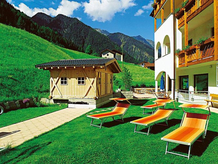Zájezd Almina Family & Spa **** - Jižní Tyrolsko - Dolomity / Ratschings - Zahrada