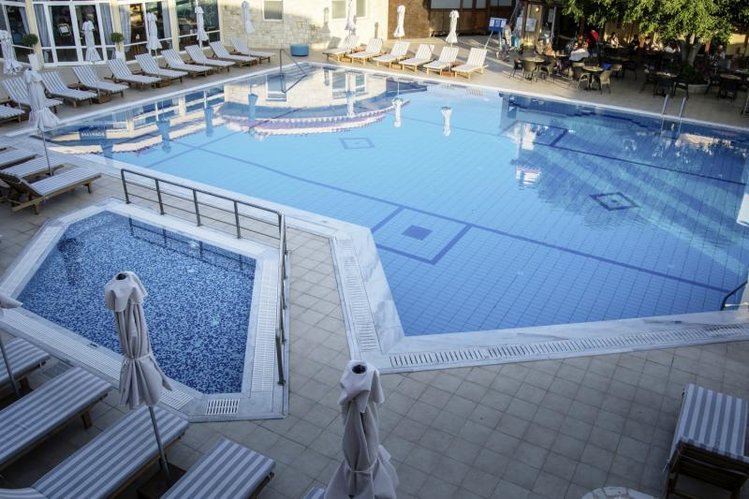 Zájezd COOEE Lavris Hotel **** - Kréta / Gouves - Bazén