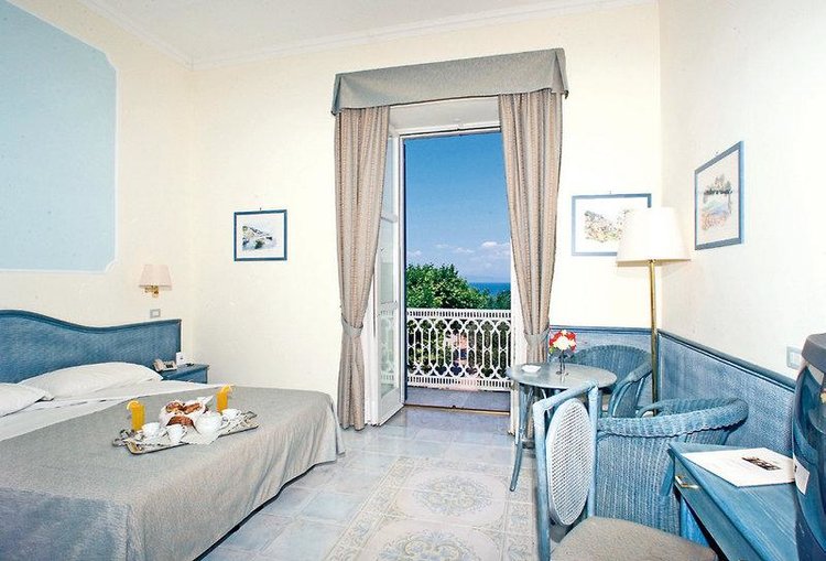 Zájezd Mediterraneo **** - pobřeží Amalfi - Neapolský záliv / Sant'Agnello - Příklad ubytování
