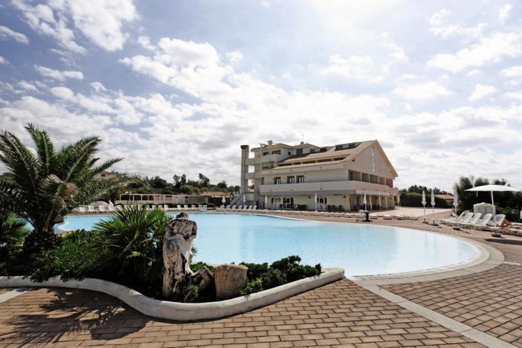 Zájezd Golfo dell'Asinara Resort inklusive Mietwagen **** - Sardinie / Marina di Sorso - Bazén