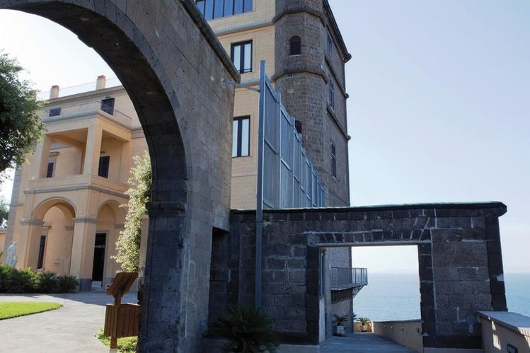 Zájezd Villa Crawford *** - pobřeží Amalfi - Neapolský záliv / Sant'Agnello - Záběry místa