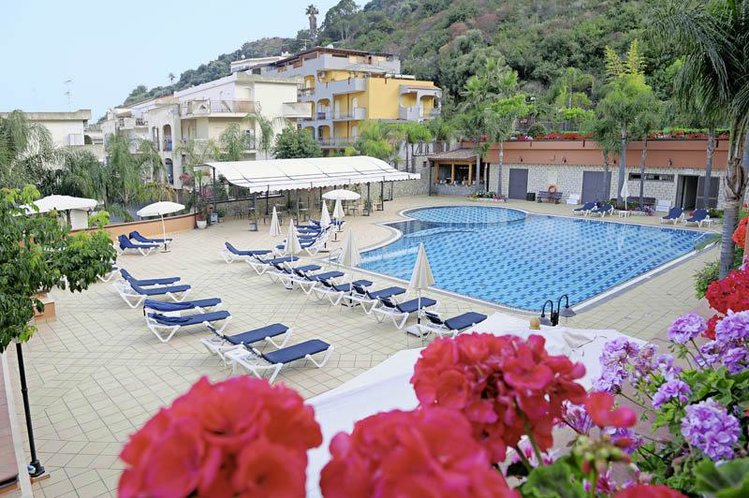 Zájezd Diamond Hotel & Resorts Naxos Taormina ***** - Sicílie - Liparské ostrovy / Giardini-Naxos - Bazén
