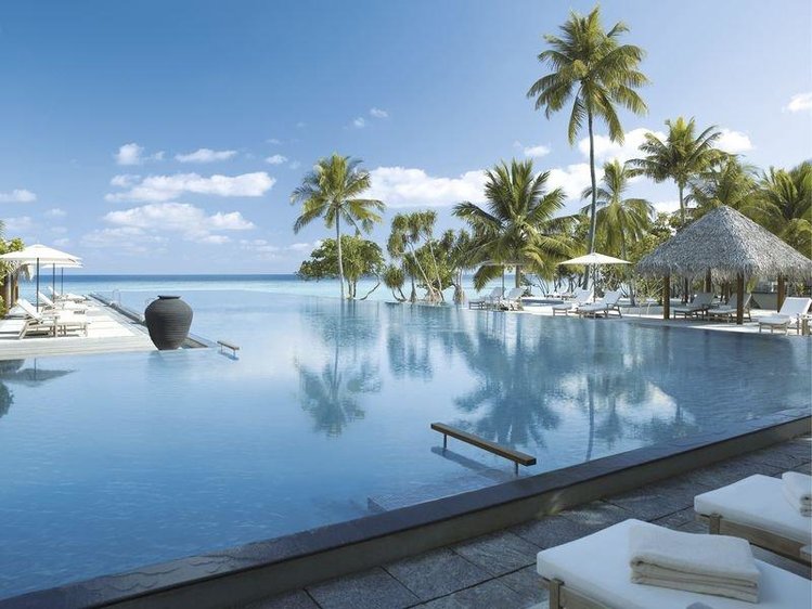 Zájezd Four Seasons Resort Maldives at Landaa Giraavaru ****** - Maledivy / Baa Atol - Bazén