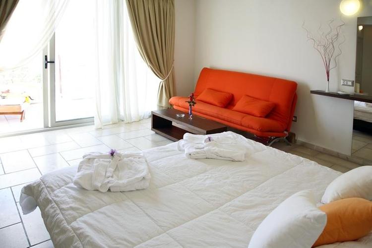Zájezd Antinea Suites & Spa Hotel **** - Santorini / Kamari - Příklad ubytování