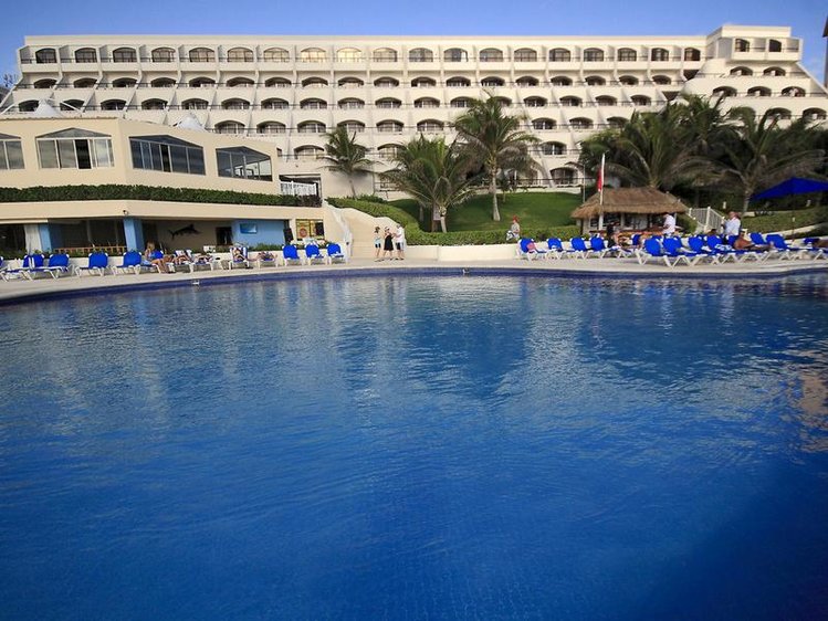 Zájezd Golden Parnassus Resort & Spa ****+ - Yucatan / Cancún - Bazén