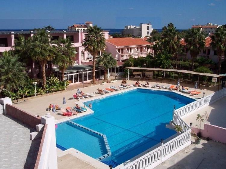 Zájezd La Hotel & Resort **** - Severní Kypr / Lapta - Bazén