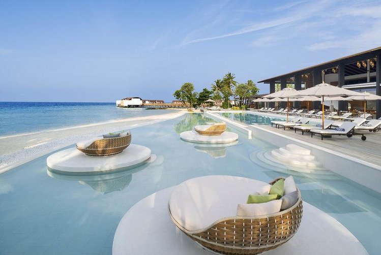 Zájezd The Westin Maldives Miriandhoo Resort ***** - Maledivy / Baa Atol - Bazén