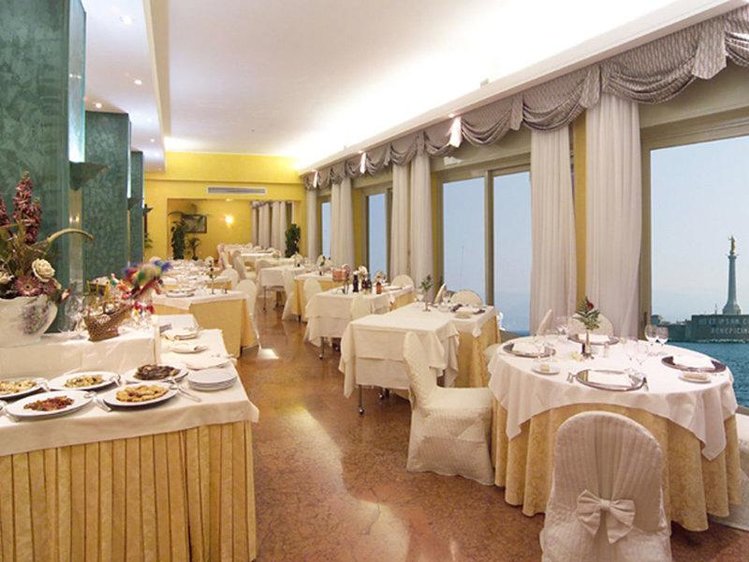 Zájezd Jolly Dello Stretto Palace **** - Sicílie - Liparské ostrovy / Messina - Restaurace