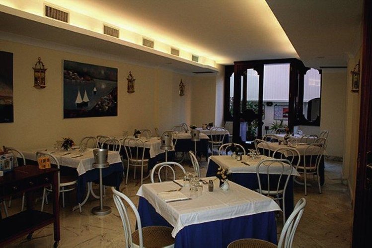 Zájezd Il Faro *** - pobřeží Amalfi - Neapolský záliv / Sorrent - Restaurace